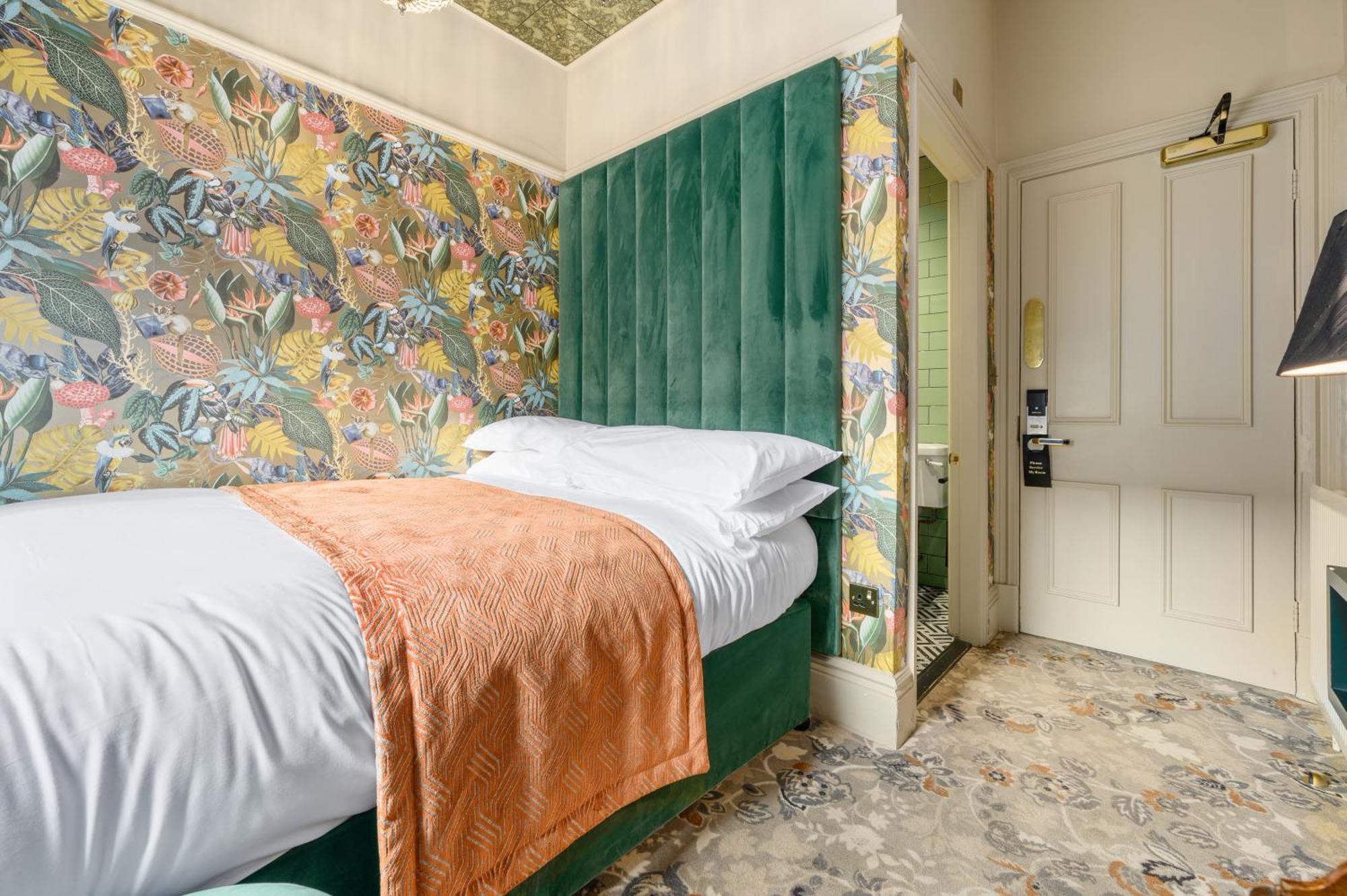 Clementine'S Guest House York Eksteriør billede A bedroom at The Mitre Hotel
